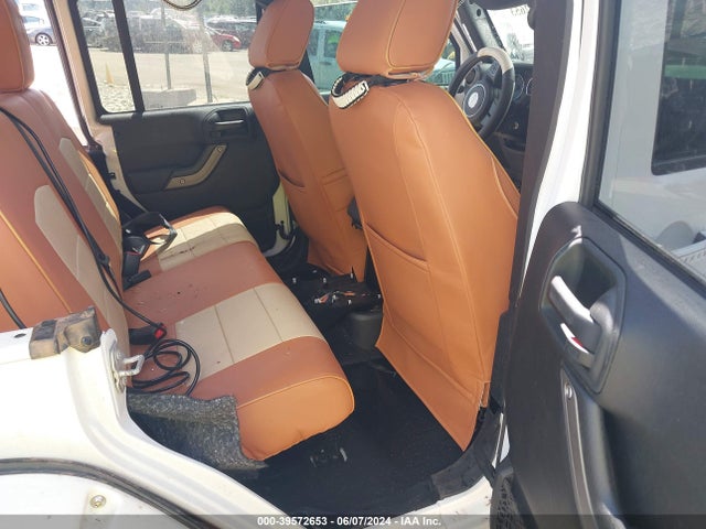 1C4BJWDG9HL661472 Jeep Wrangler Unlimited Sport 4x4
