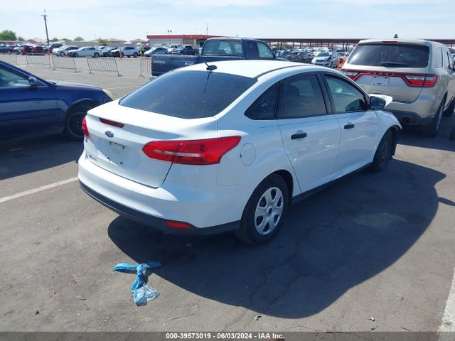 Ford FOCUS S 2018 1FADP3E27JL322813 Image 4