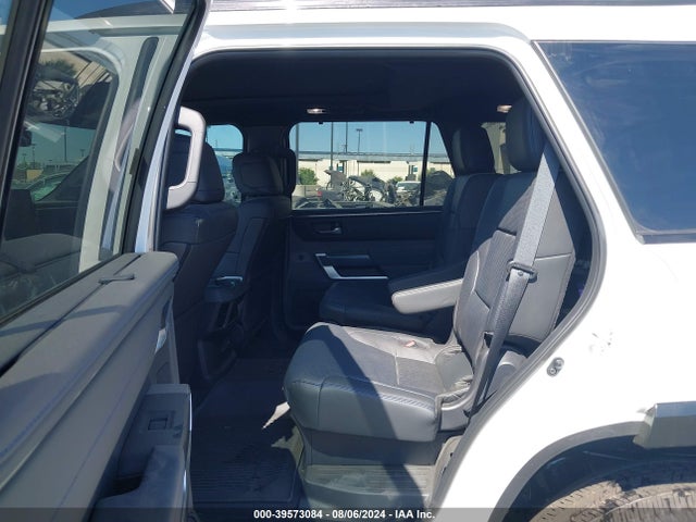Toyota Sequoia Platinum 2024 7SVAAABA2RX034996 Image 8