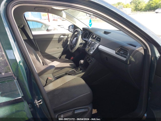 3VV1B7AX3KM111484 Volkswagen Tiguan 2.0t S