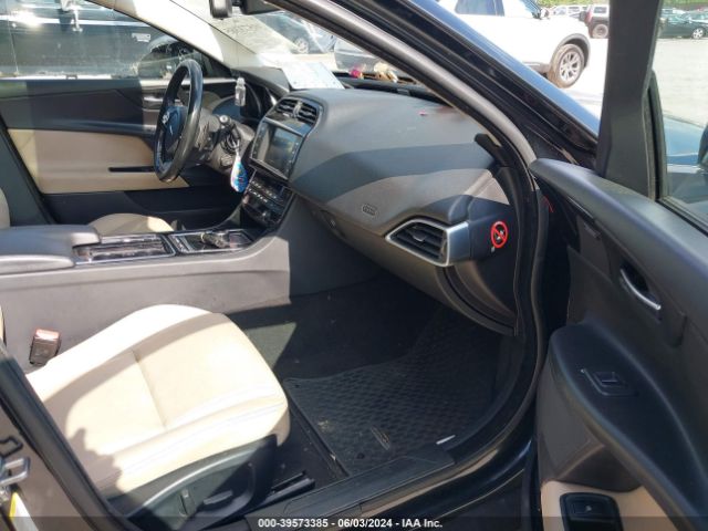 SAJAJ4FX7JCP19938 Jaguar Xe 25t Premium
