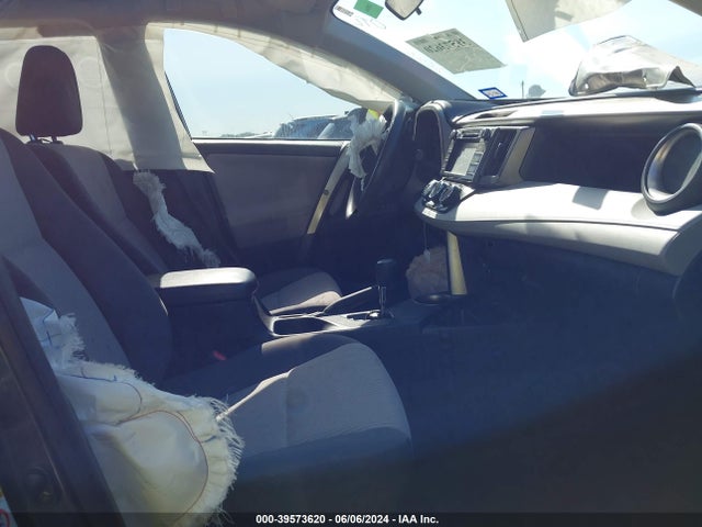 Toyota RAV4 LE 2015 JTMZFREV3FJ044205 Image 5