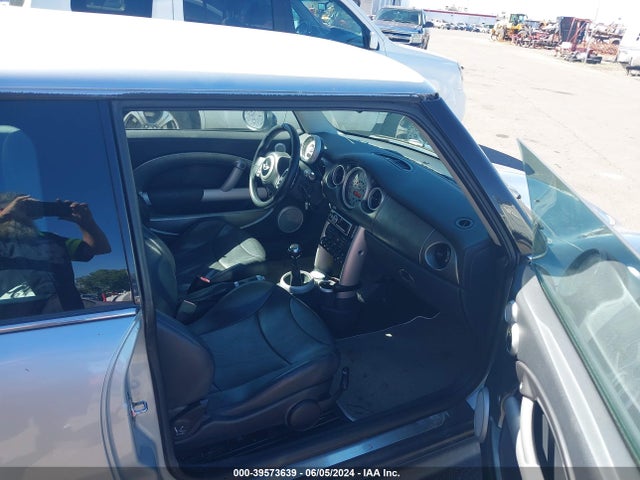 2004 MINI COOPER S WMWRE33454TD78537 Photo 4