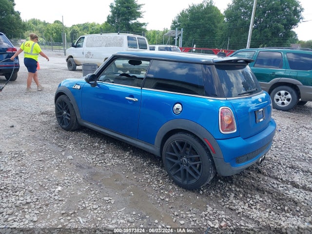 2007 MINI COOPER S WMWMF73547TL86265 Photo 2