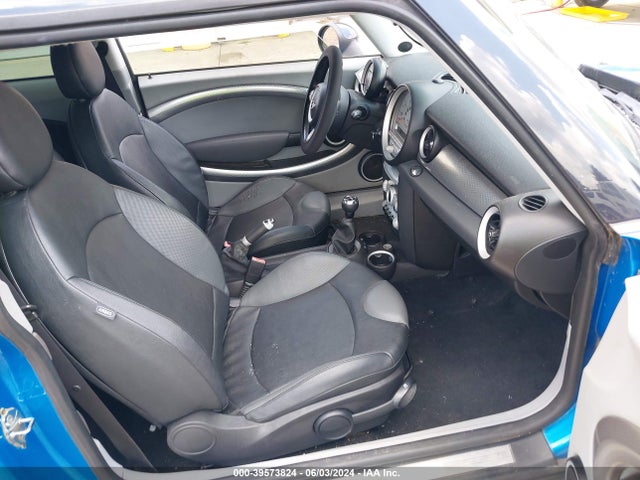 2007 MINI COOPER S WMWMF73547TL86265 Photo 4