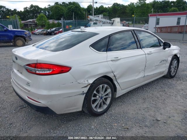 3FA6P0HD3LR143256 Ford FUSION SE