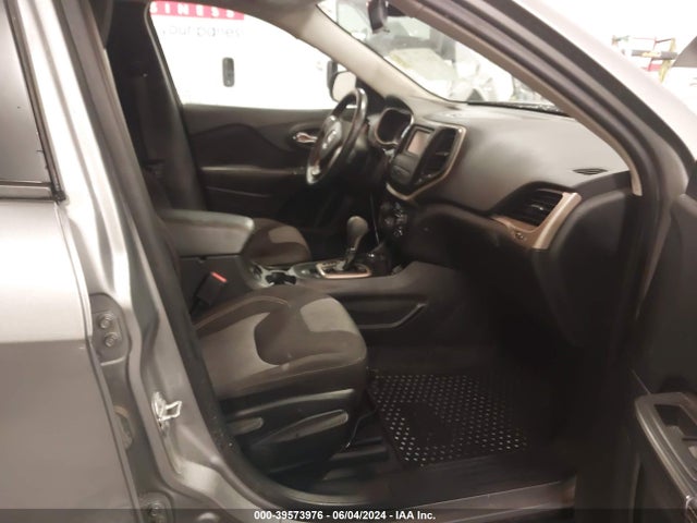 1C4PJMAB0HW557499 Jeep Cherokee Altitude 4x4