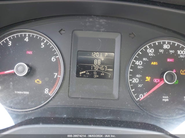 3VW2K7AJ8EM335026 Volkswagen Jetta 2.0l S