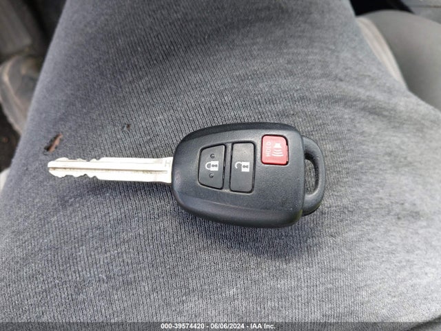Toyota RAV4 LE 2015 2T3BFREVXFW316946 Image 11