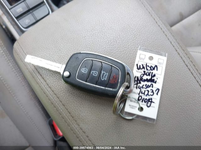 KM8J33A46GU161448 Hyundai TUCSON SE