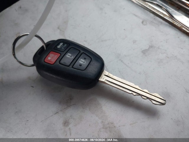 Toyota COROLLA LE 2016 5YFBURHE1GP523268 Image 11