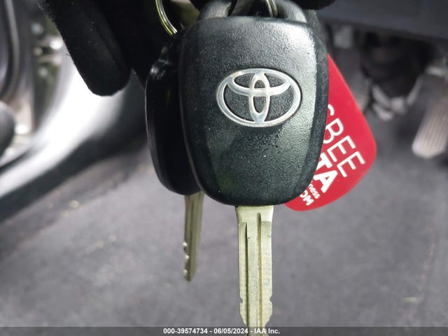 Toyota RAV4 LE 2018 JTMZFREV0JJ201102 Image 11