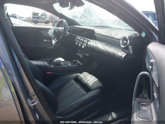 WDD3G4FB5LW038243 Mercedes-Benz A 220 4matic
