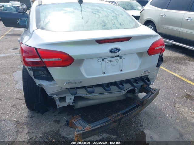 Ford FOCUS SE 2016 1FADP3F22GL291610 Image 6