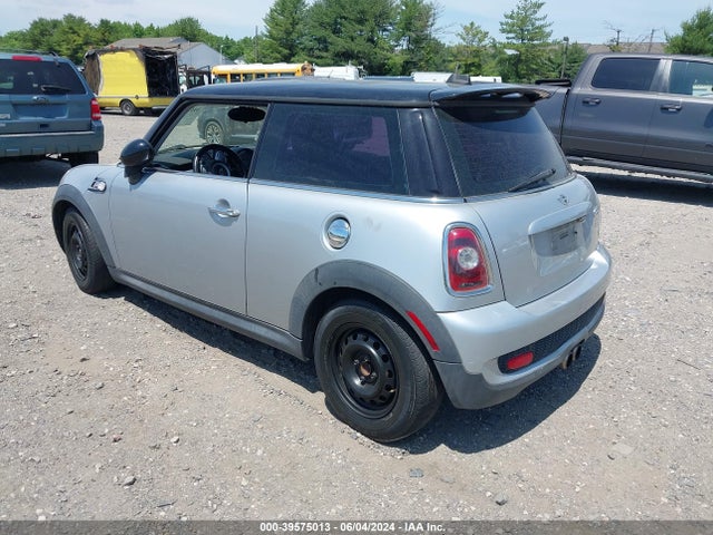 2009 MINI COOPER S WMWMF73539TW87693 Photo 2