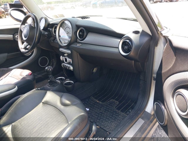 2009 MINI COOPER S WMWMF73539TW87693 Photo 4