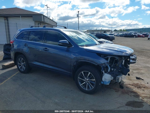 Toyota Highlander Xle 2018 5TDJZRFH3JS869153 main image