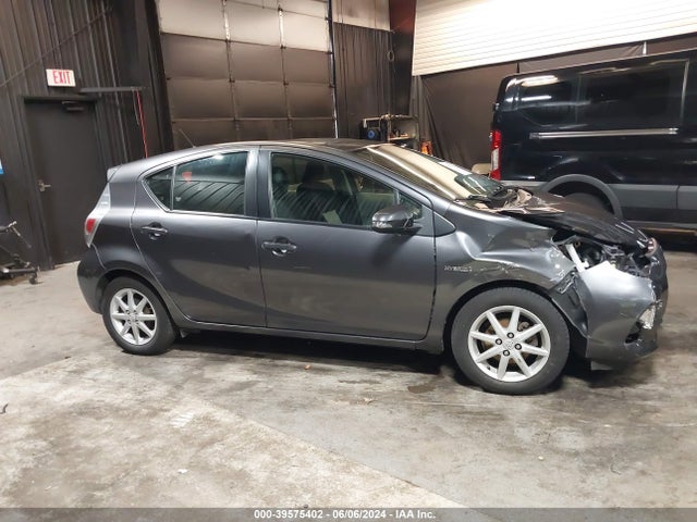 Toyota Prius C Three 2014 JTDKDTB37E1071350 Image 13