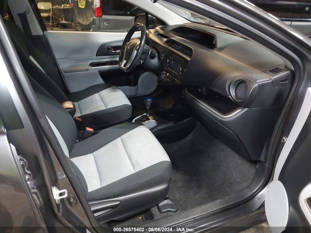 Toyota Prius C Three 2014 JTDKDTB37E1071350 Image 5