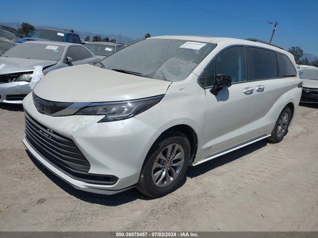 Toyota SIENNA XLE 2021 5TDYRKEC9MS026185 Image 2