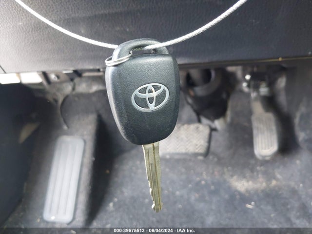 Toyota RAV4 SE 2018 JTMJFREV8JJ258662 Image 11