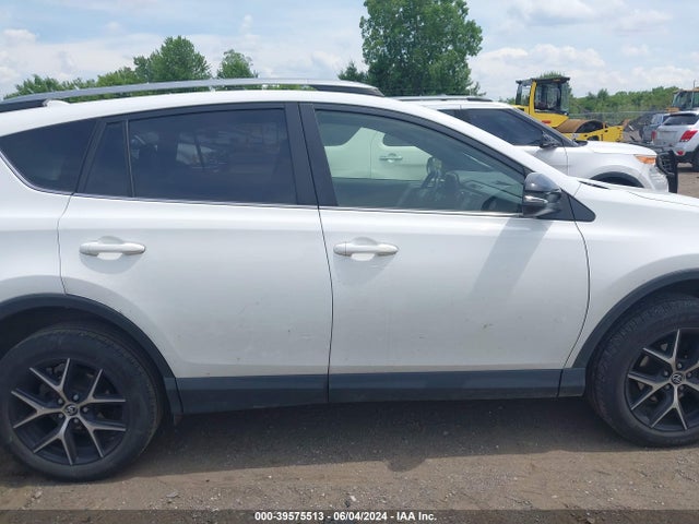 Toyota RAV4 SE 2018 JTMJFREV8JJ258662 Image 13