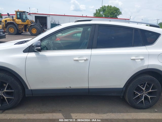 Toyota RAV4 SE 2018 JTMJFREV8JJ258662 Image 14