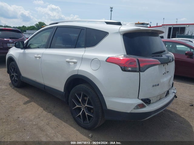 Toyota RAV4 SE 2018 JTMJFREV8JJ258662 Image 3