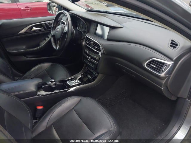SJKCH5CP3HA021858 Infiniti Qx30 Premium