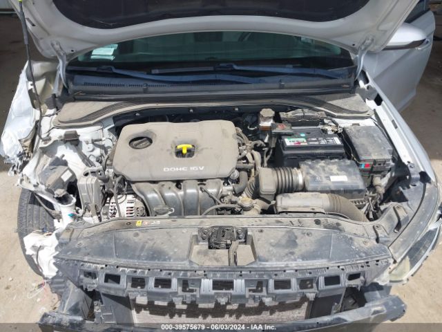 5NPD84LF4JH215791 Hyundai ELANTRA SEL