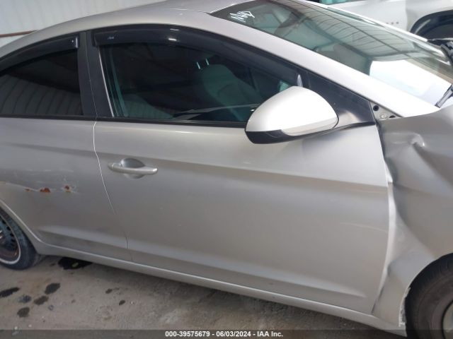 5NPD84LF4JH215791 Hyundai ELANTRA SEL
