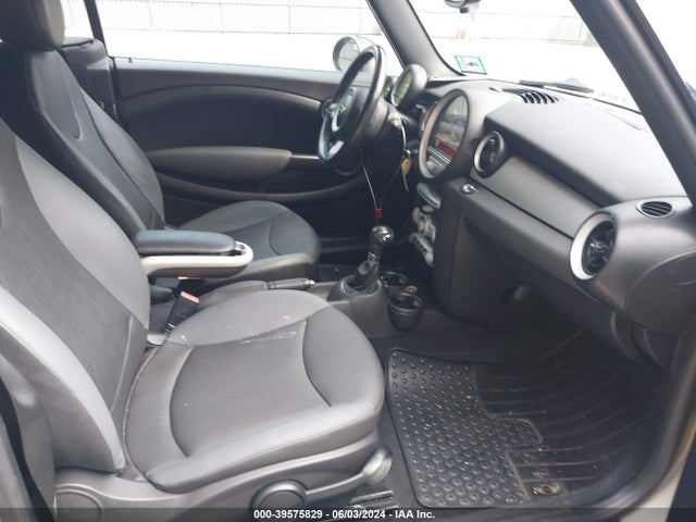2009 MINI COOPER WMWMR33559TU95255 Photo 4