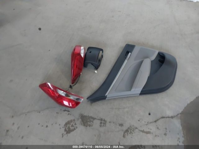 5NPD84LF7HH003803 Hyundai ELANTRA SE