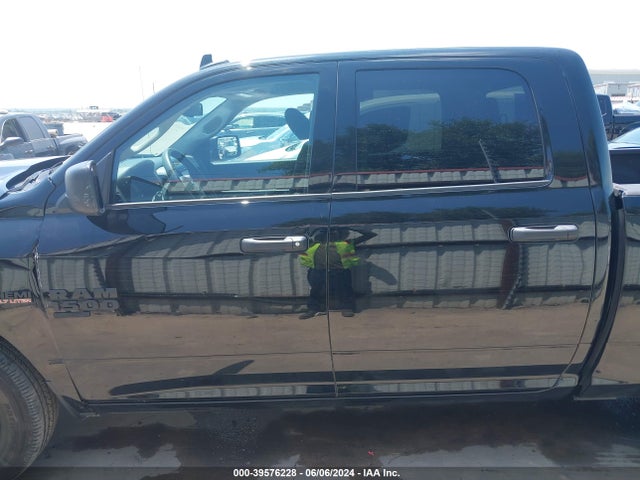 3C6RR6KT8NG172682 RAM 1500 Classic Tradesman  4x2 5'7 Box