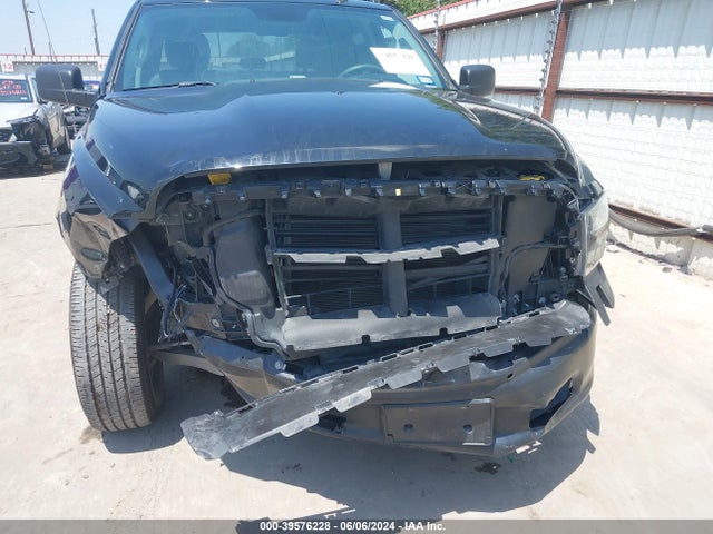 3C6RR6KT8NG172682 RAM 1500 Classic Tradesman  4x2 5'7 Box