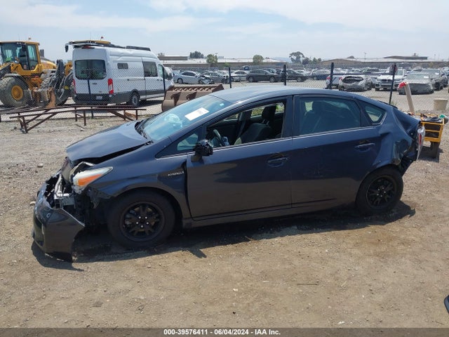 Toyota Prius Two 2014 JTDKN3DU6E1774411 Image 13