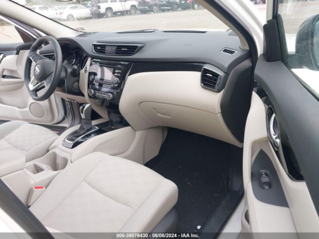 JN1BJ1CP1JW186945 Nissan Rogue Sport Sv