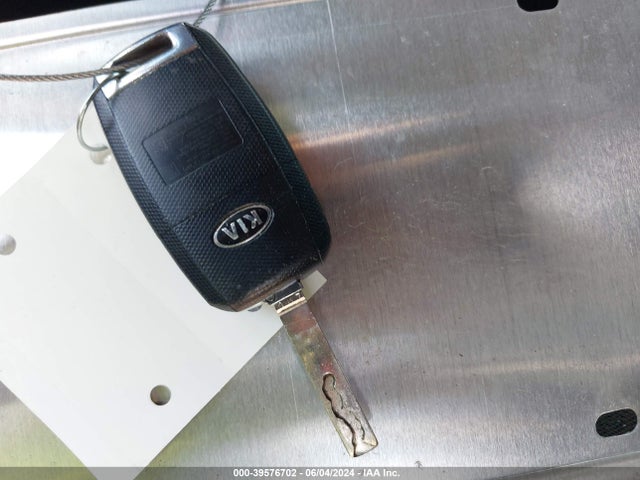 KIA Optima Lx 2018 5XXGT4L32JG207895 Image 11