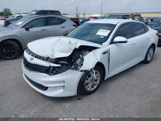 KIA Optima Lx 2018 5XXGT4L32JG207895 Image 2