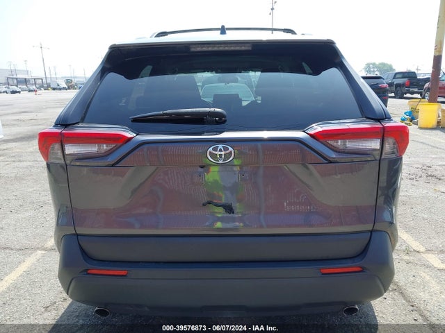 Toyota RAV4 LE 2019 JTMF1RFV0KJ004867 Image 17