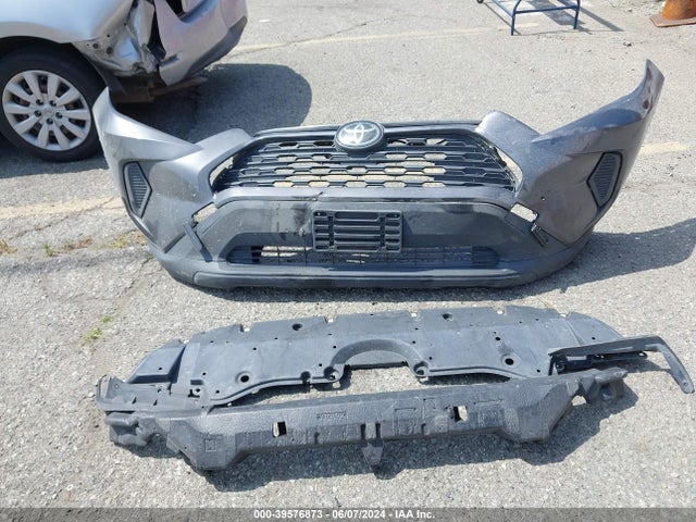 Toyota RAV4 LE 2019 JTMF1RFV0KJ004867 Image 12