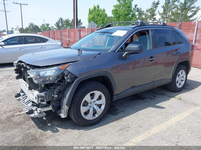Toyota RAV4 LE 2019 JTMF1RFV0KJ004867 Image 2