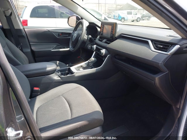 Toyota RAV4 LE 2019 JTMF1RFV0KJ004867 Image 5