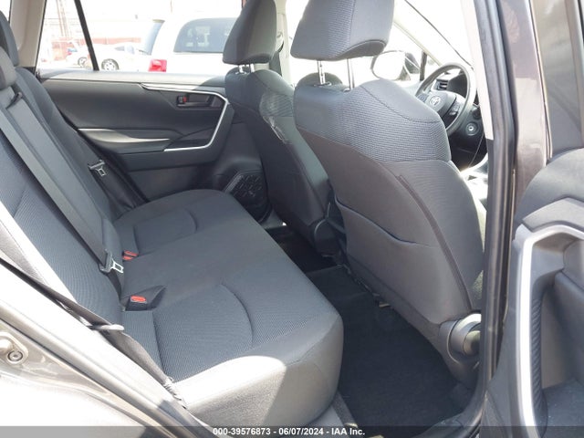 Toyota RAV4 LE 2019 JTMF1RFV0KJ004867 Image 8