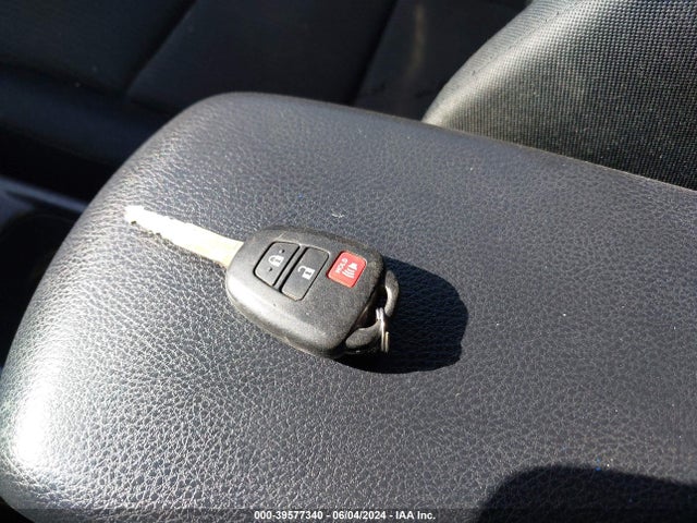 Toyota RAV4 LE 2017 JTMZFREV8HJ710364 Image 11