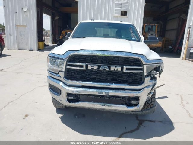3C6UR5HJ4NG146915 RAM 2500 Tradesman  4x4 8' Box