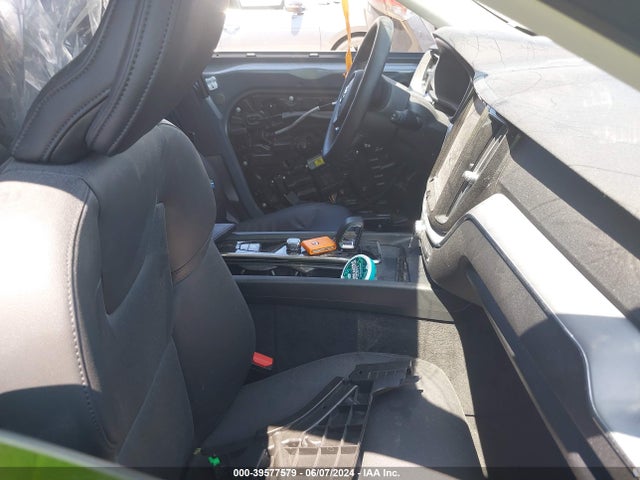 YV4L12RK0R1829682 Volvo Xc60 B5 Core Dark Theme