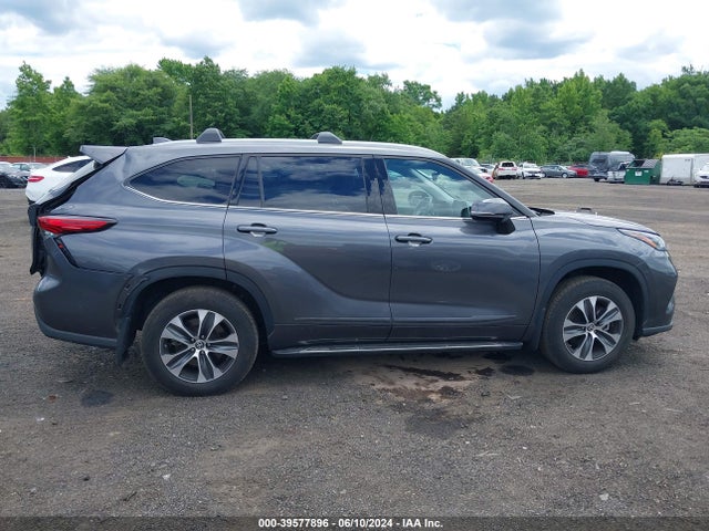 Toyota Highlander Xle 2022 5TDHZRBH2NS585037 Image 13