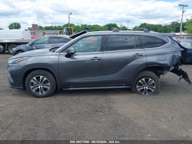 Toyota Highlander Xle 2022 5TDHZRBH2NS585037 Image 14