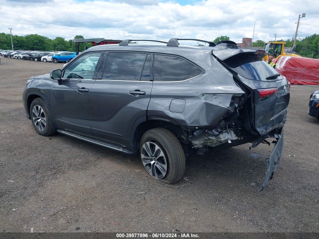 Toyota Highlander Xle 2022 5TDHZRBH2NS585037 Image 3